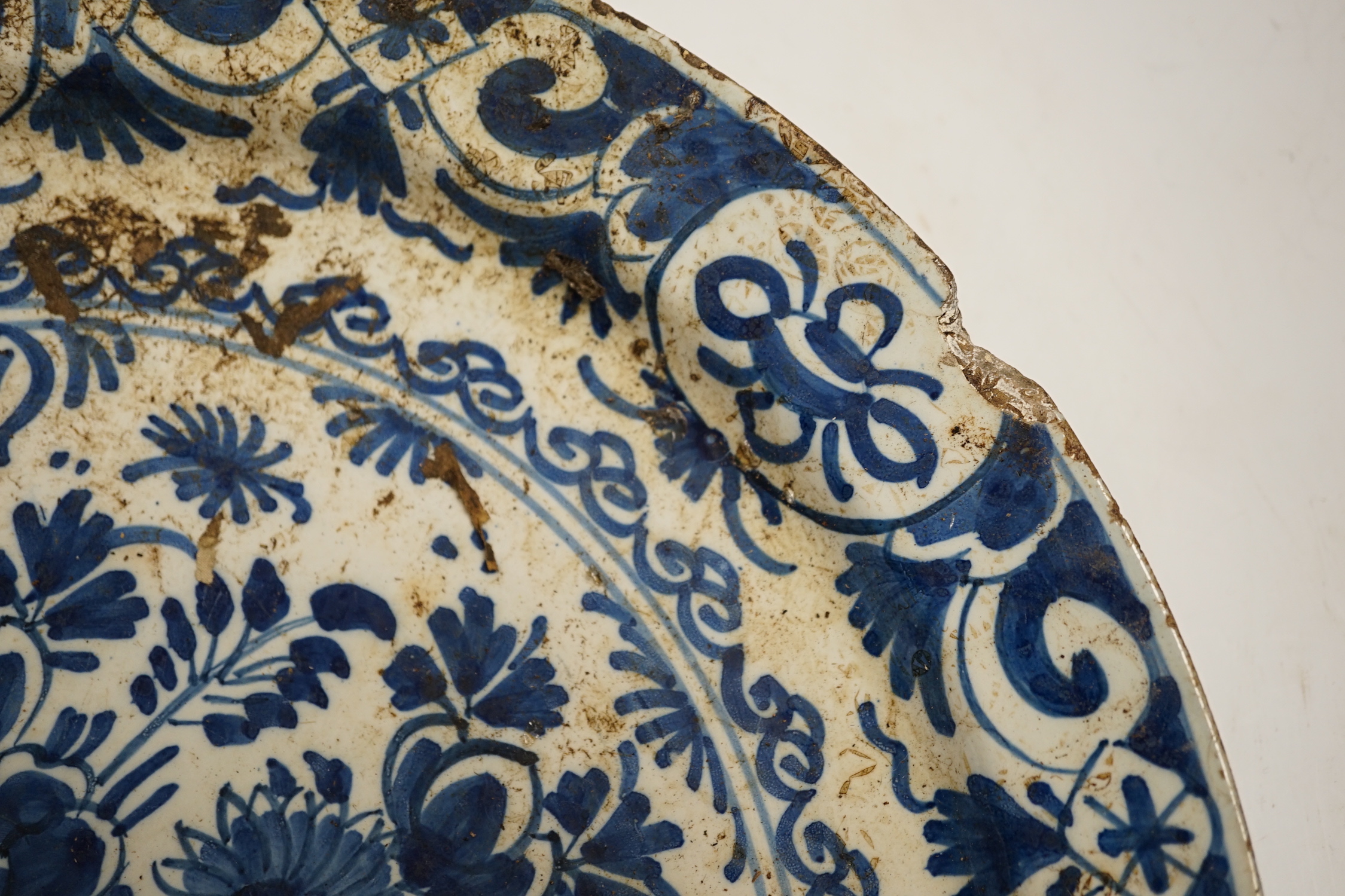 An 18th century Delft charger, 34cm